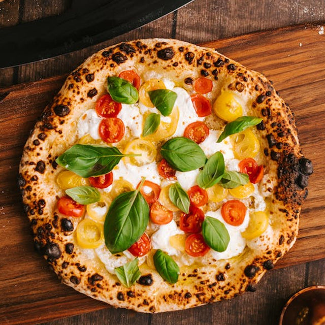 Apa yang Membuat Pizza Neapolitan Istimewa? Seni di Balik Setiap Potongan Flavorverse