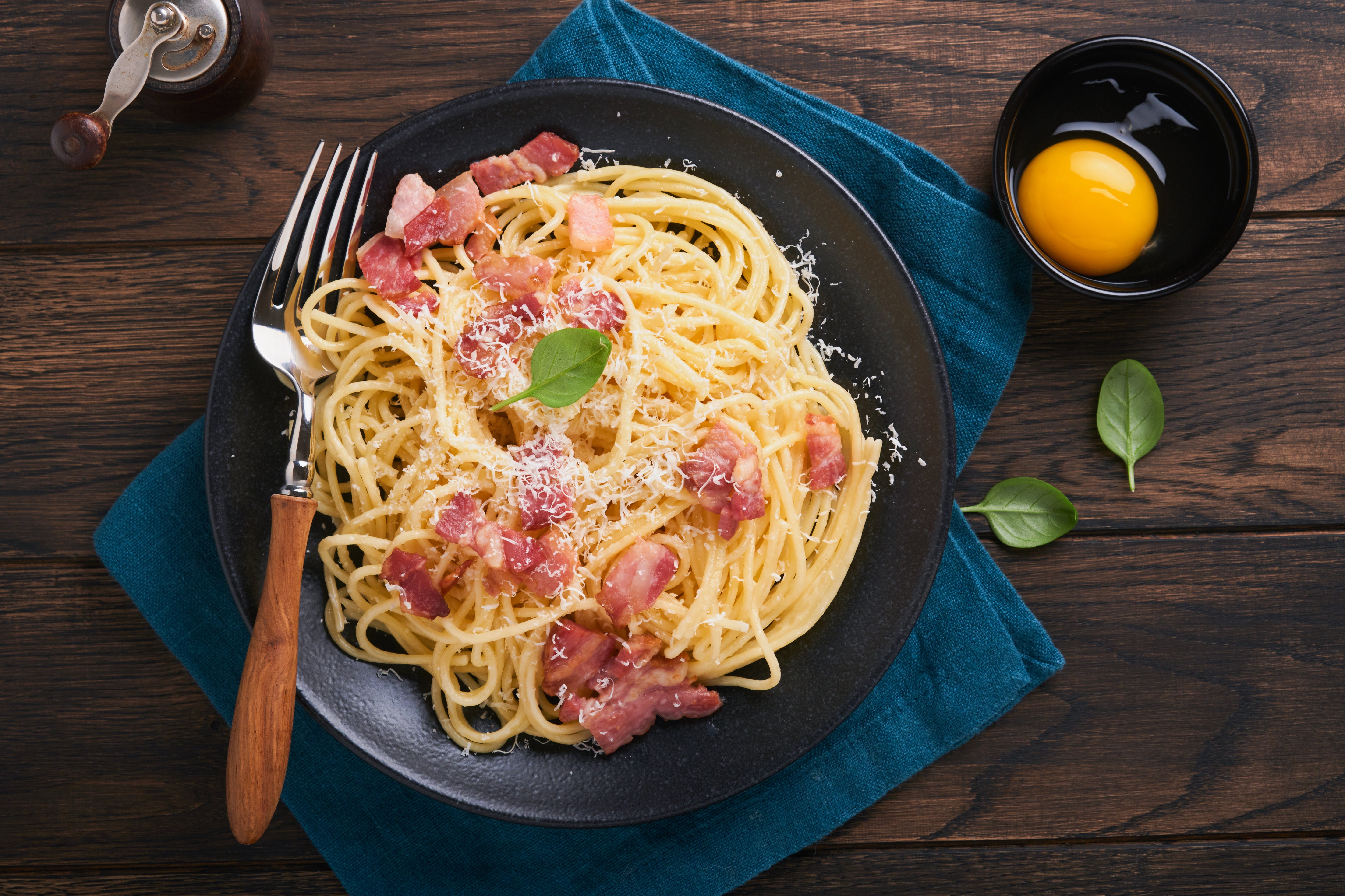 Carbonara Pasta with Garlic Bread