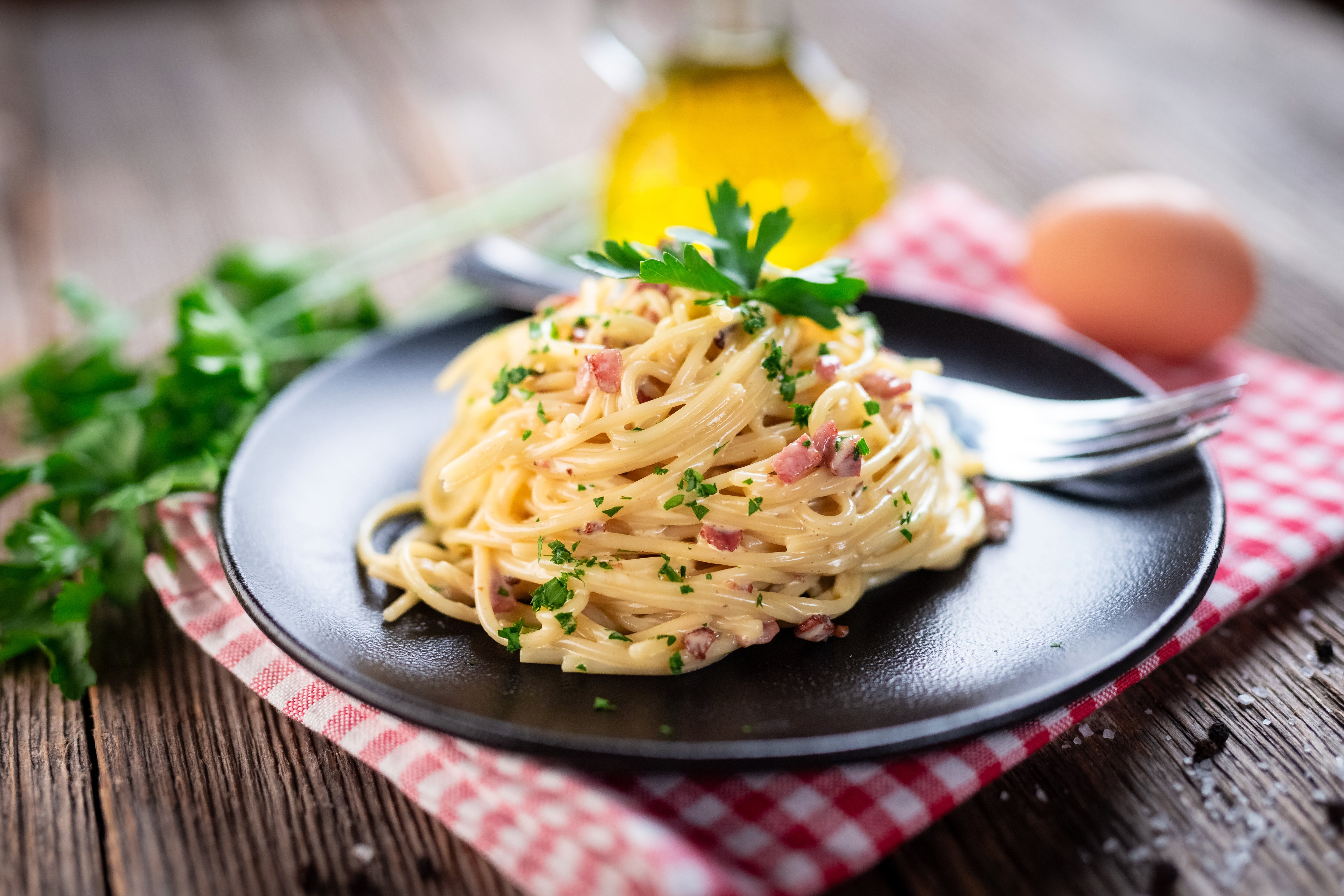 Carbonara Pasta with Garlic Bread