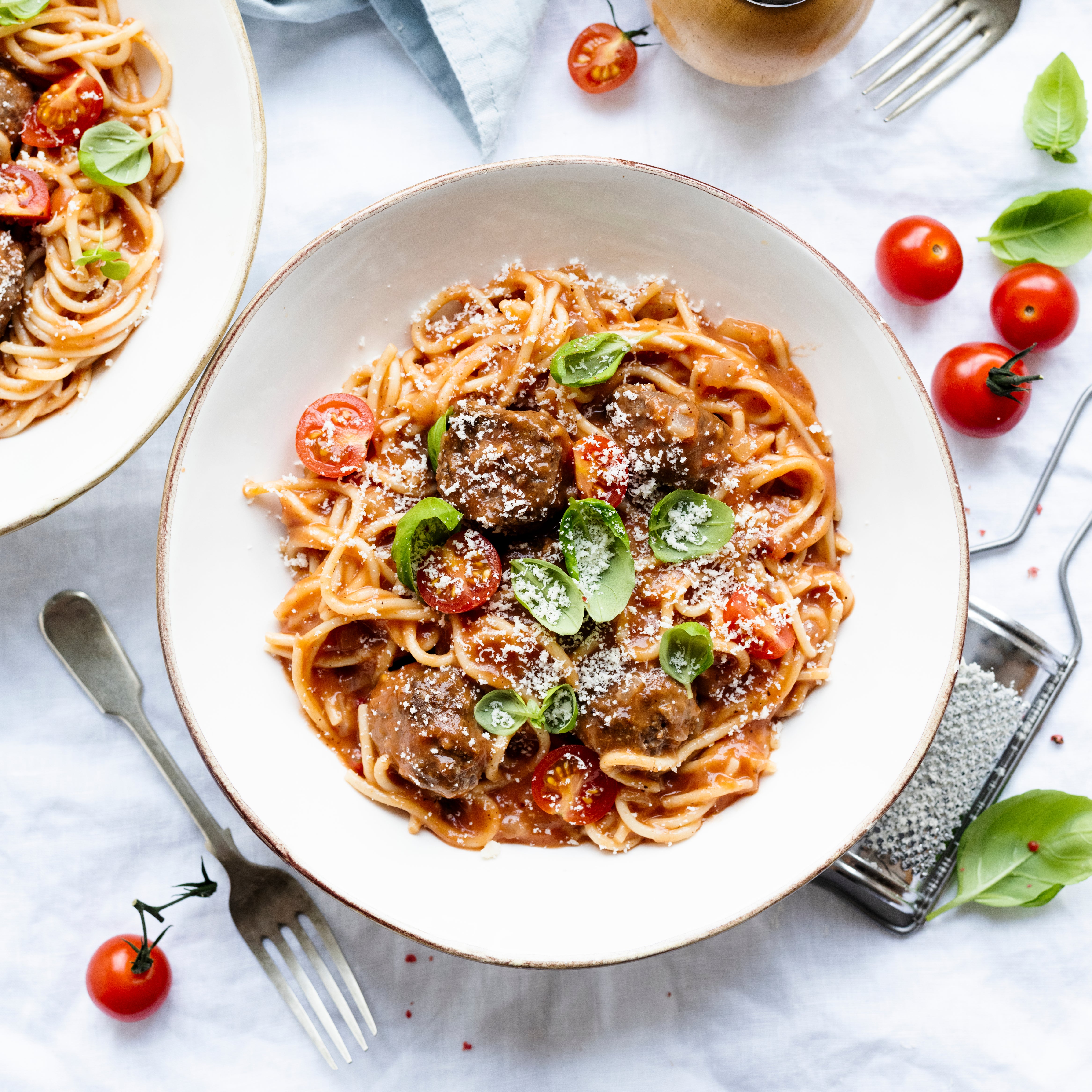 Spaghetti with Meatballs with Garlic Bread