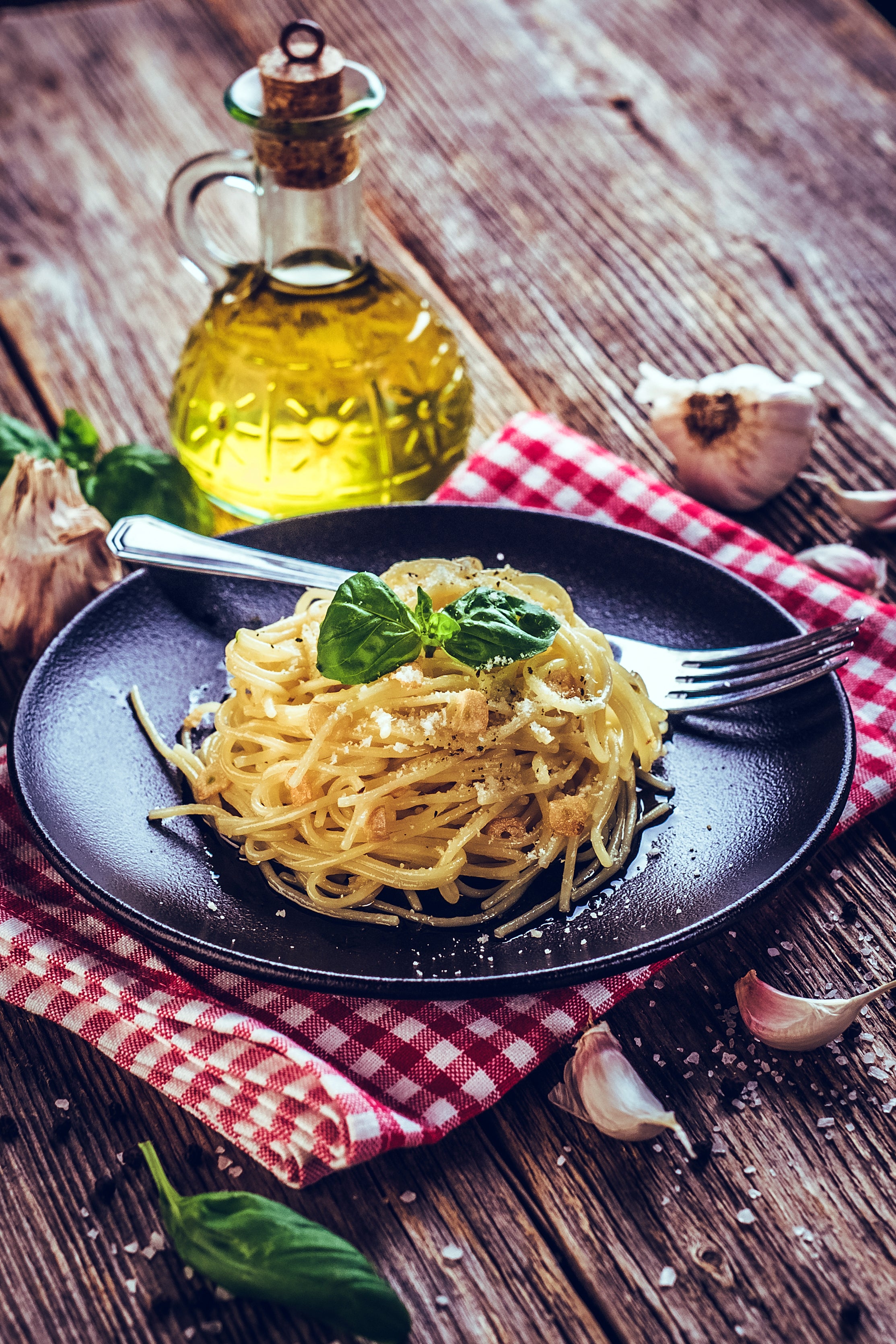 Aglio Olio Pasta with Garlic Bread